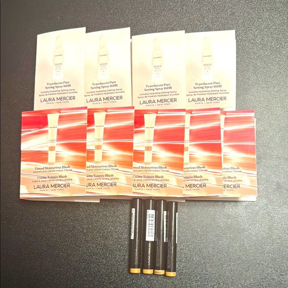 Laura Mercier Makeup Set with Blush and Setting Powder Sample Set